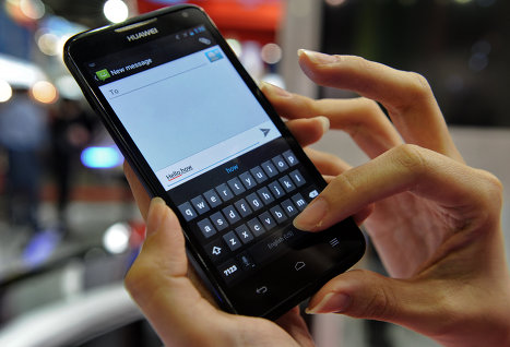 Latyn álipbıin uıaly telefon úırense...