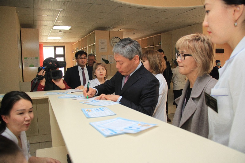 ​OQO-da bir aptada 140 myńnan astam adam mindetti áleýmettik medısınalyq saqtandyrý boıynsha tirkeldi 