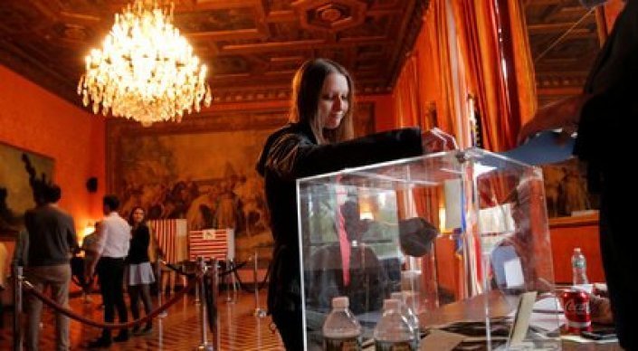 Fransııada prezıdent saılaýy ótip jatyr 