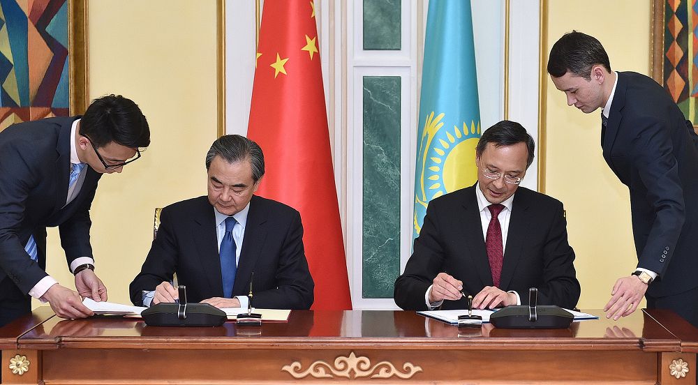 Syrtqy ister mınıstrleri memorandým jasasty