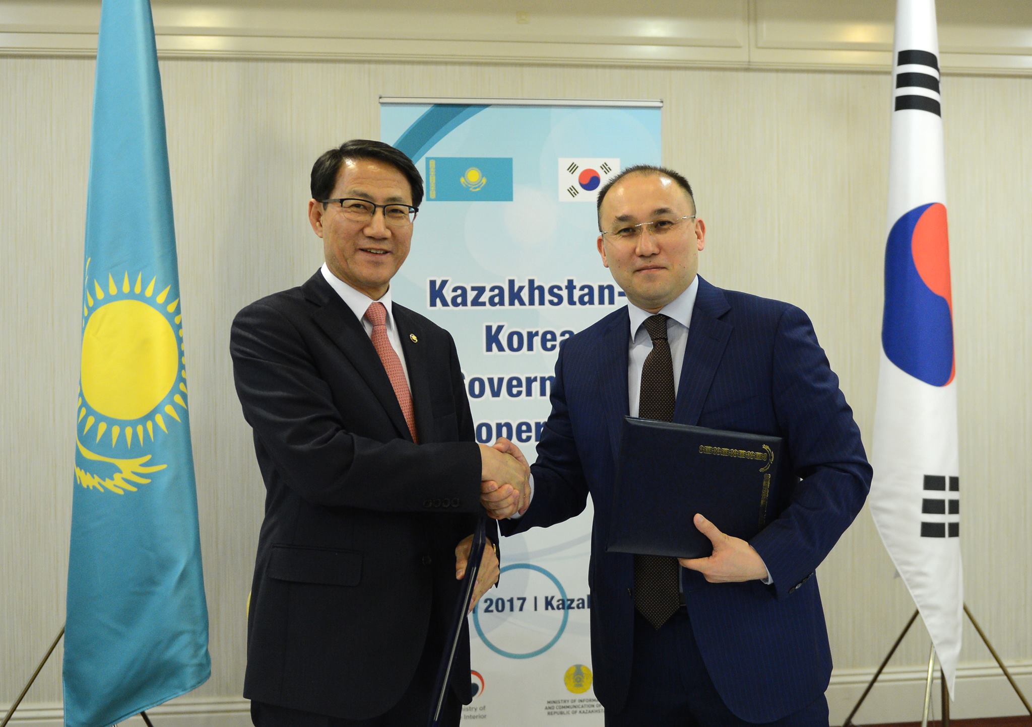 ​Elektrondy úkimet salasynda Koreıamen tájirıbe almasamyz 