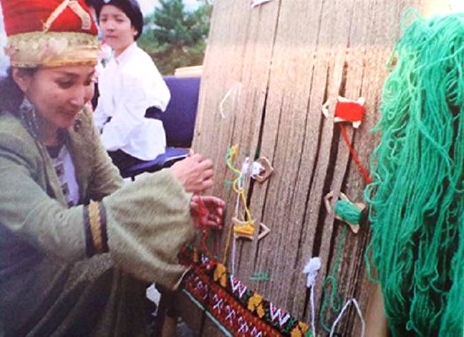 Qostanaıda halqymyzdyń mádenıetine arnalǵan sýret kórmesi ashyldy