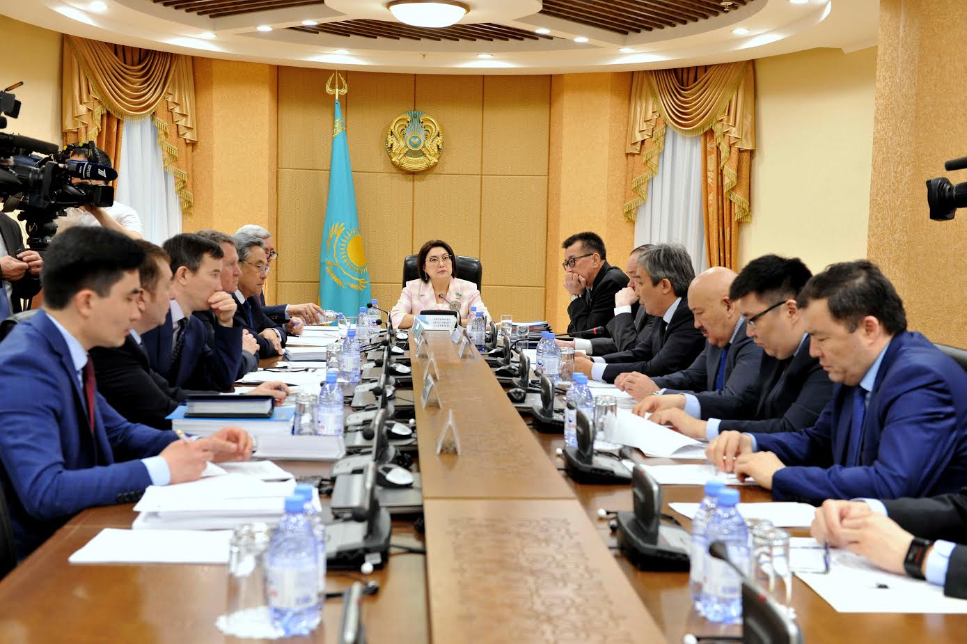 ​Senatorlar legıonerlerge ketetin shyǵyndarǵa alańdaýshylyq bildirdi 