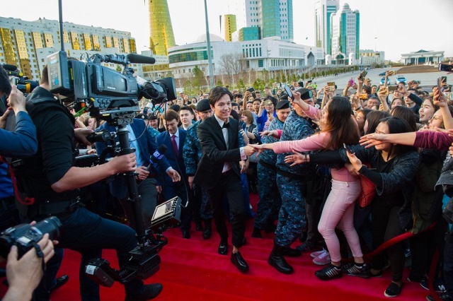 Dımash Fransııa telearnasynan shaqyrtý aldy