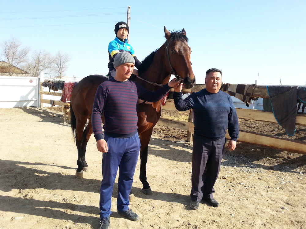 Balalardy at sportyna baýlyp júr