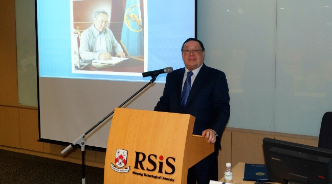 Qazaqstannyń Sıngapýrdaǵy Elshisi Elbasy maqalasyn talqylaý-leksııasyn ótkizdi