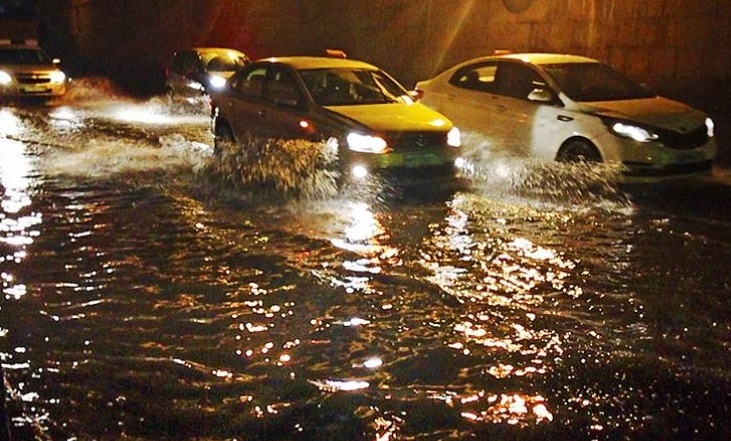 Almaty túni boıy aq jaýynnyń astynda qaldy 
