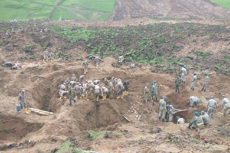 Qyrǵyzstanda laı kóshkini astynda qalǵan úsh adamnyń denesi tabyldy