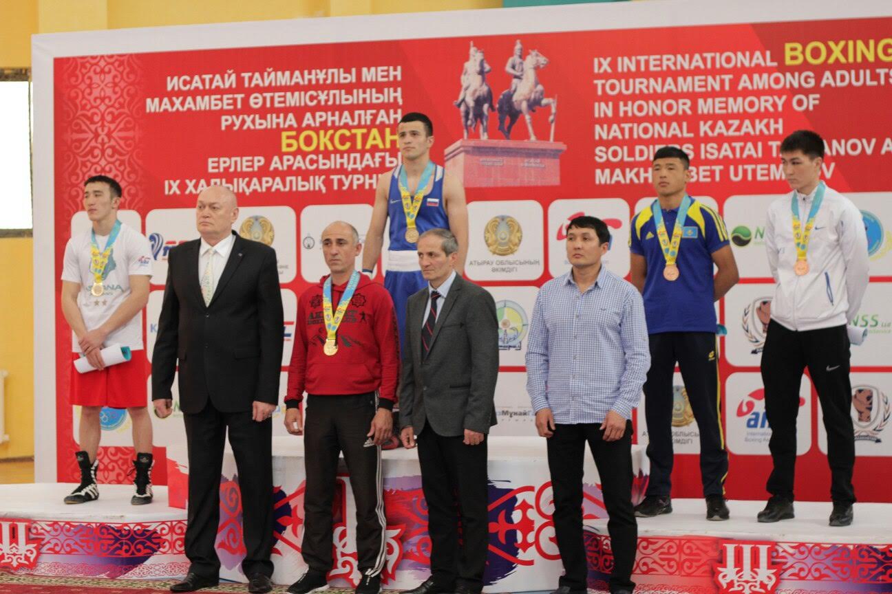 Atyraýda halyqaralyq boks týrnıri ótti