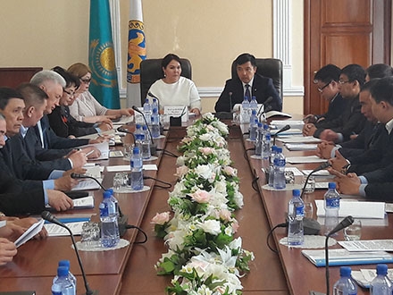 Alǵashqy toqsan jyl qorytyndysyn aıqyndaıdy