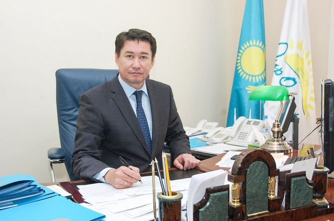 О́skemenniń ákimi otstavkaǵa ketý jóninde ótinish jazdy