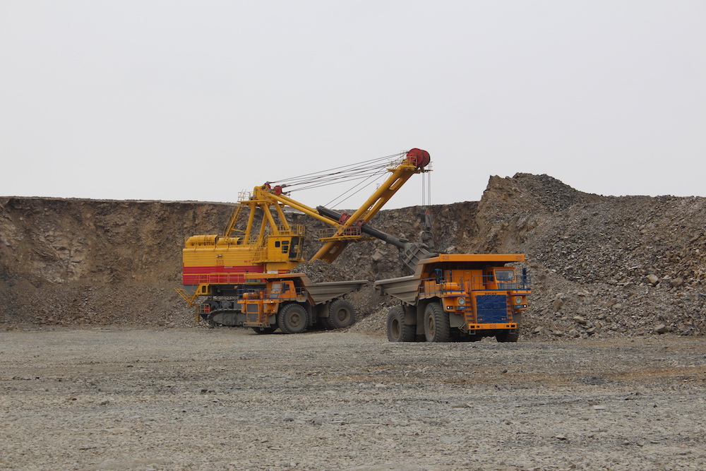 Kenttiń kórkeıýine úles qosyp keledi