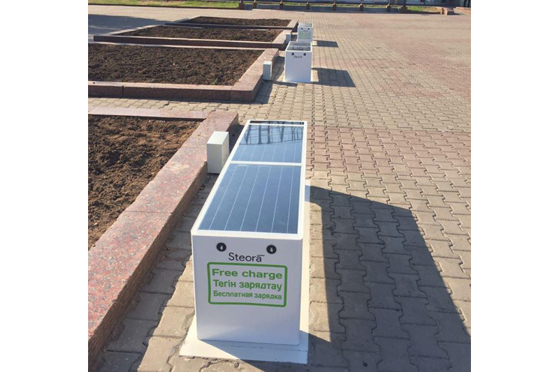 Astanada uıaly telefondy tegin qýattaıtyn oryndyqtar ornatyldy