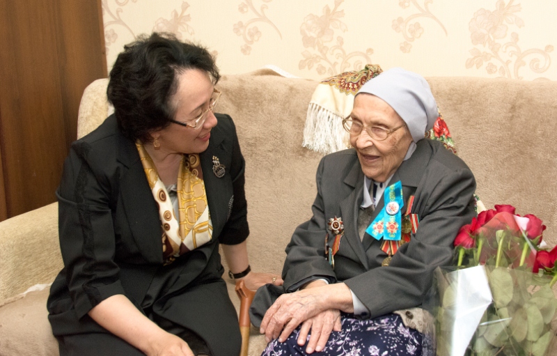 Ulttyq komıssııa múshesi soǵys ardagerin quttyqtady