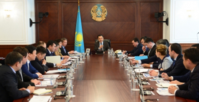 Premer sıfrlyq ekonomıkany damytý máseleleri jóninde keńes ótkizdi