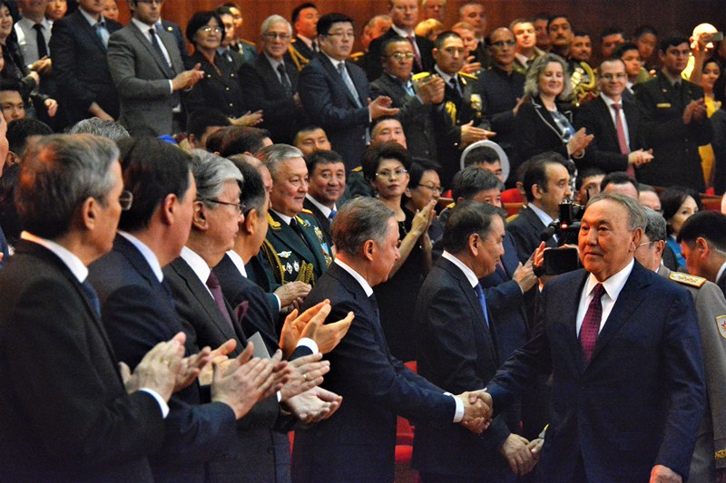 Elbasy Otan qorǵaýshylar kúnine arnalǵan konsertke qatysty