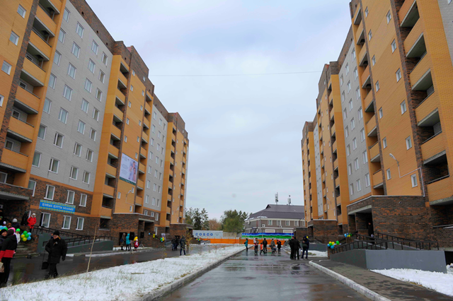 Pavlodarda jańa úıler boı kóterýde