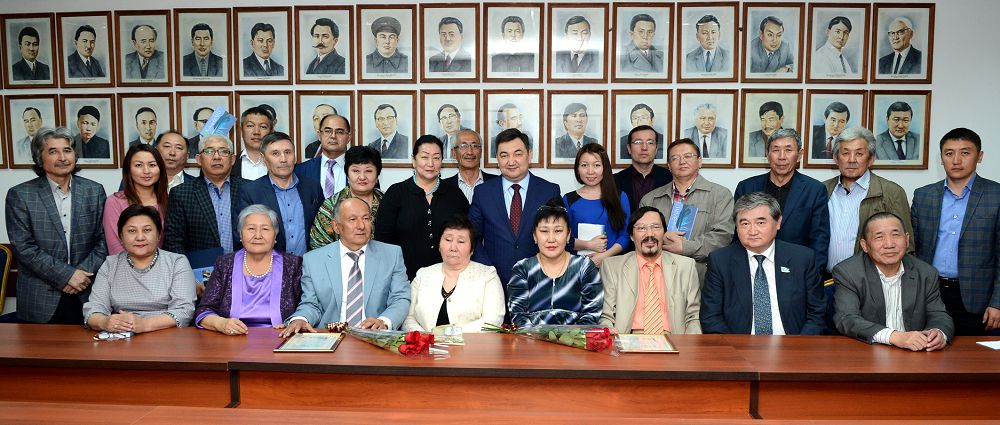 Basylymnyń baıyrǵy qyzmetkerlerine qurmet