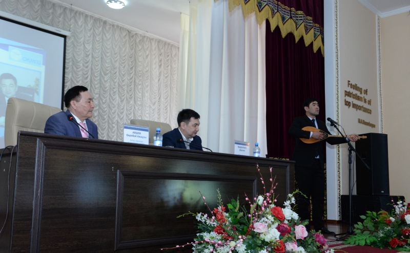 «Egemen Qazaqstan» basshysy shymkenttik stýdentterge dáris oqydy