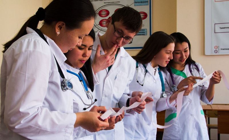 Jas dárigerler jármeńkeden jumys tapty