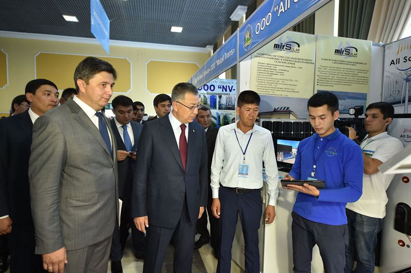 OQO-da ózbekstandyq taýaróndirýshilerdiń kórmesi ótip jatyr