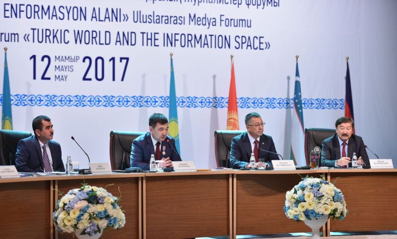 Túrkitildes elderdiń jýrnalısteri Túrkistanda bas qosty