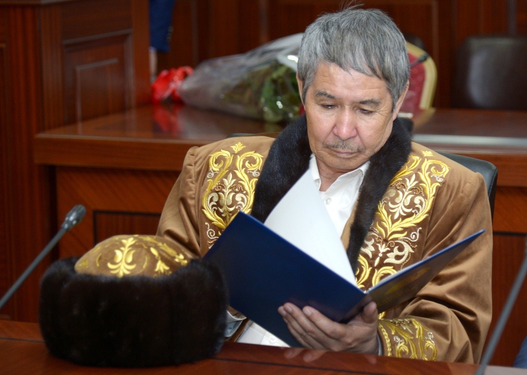 Qyzylorda oblysynyń ákimi Myrzan Kenjebaevty mereıtoıymen quttyqtady