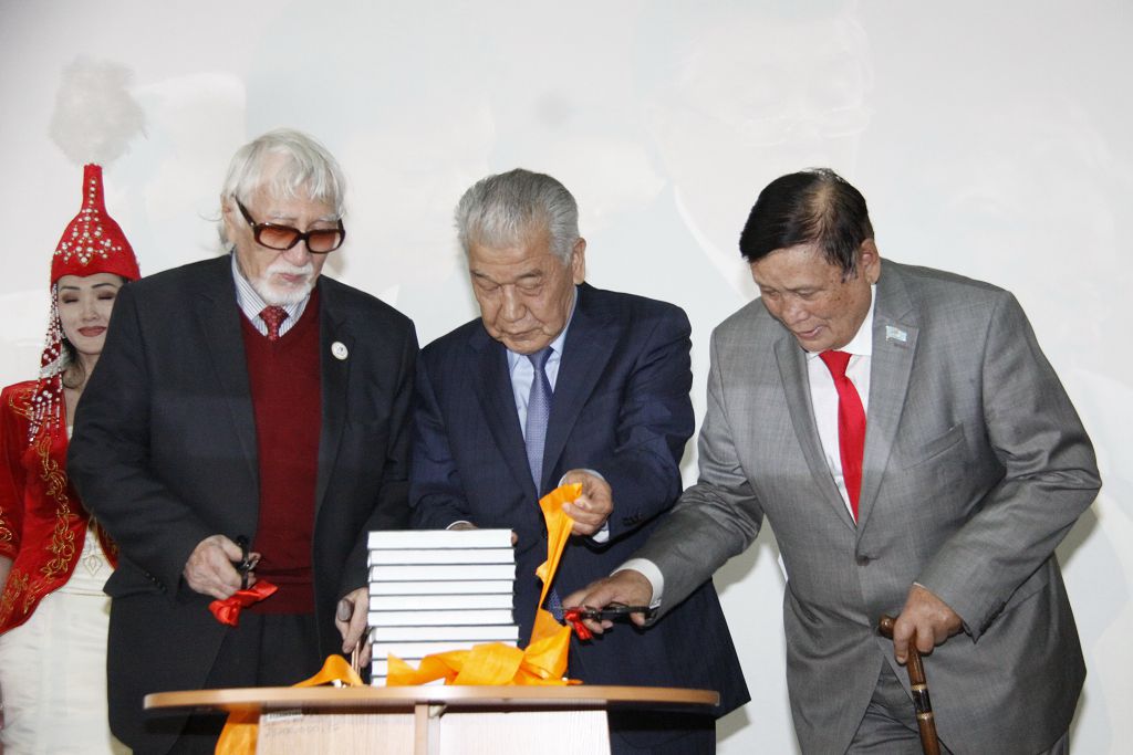 Jarty ǵasyrlyq eńbektiń esebi