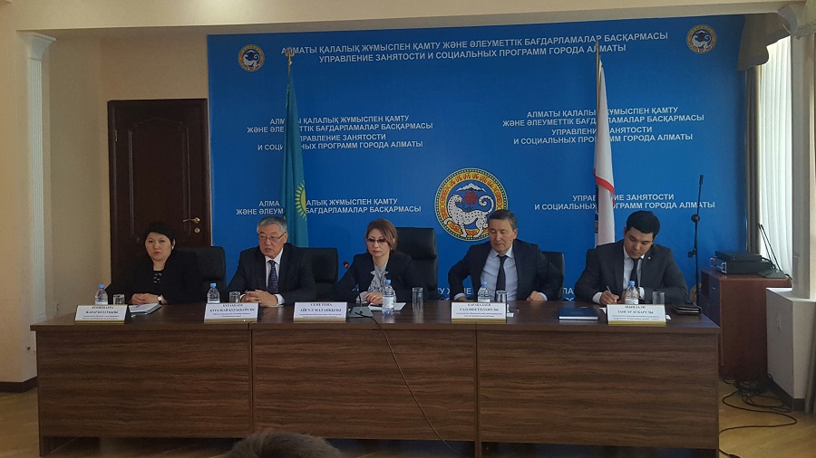 Almatyda mindetti medısınalyq saqtandyrý baǵdarlamasyn túsindirý jumystary júrgizilip jatyr