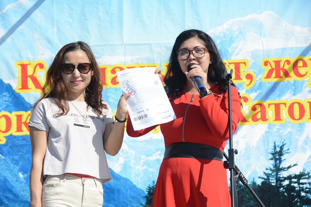 Kórmege bılet utyp aldy