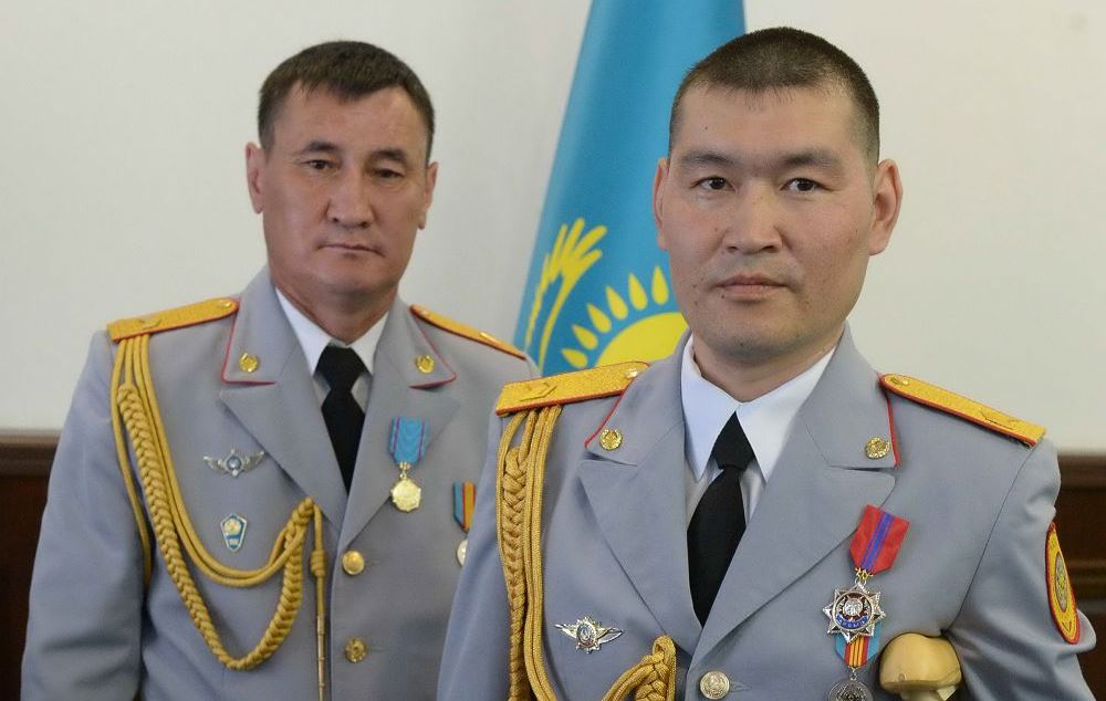 Syn sátte syr bermegen