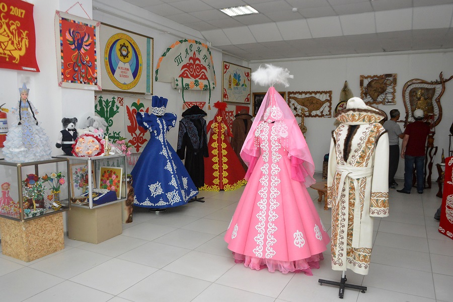 Tarazda «EKSPO-2017» taqyrybyna arnalǵan shyǵarmashylyq jumystardyń kórmesi ashyldy