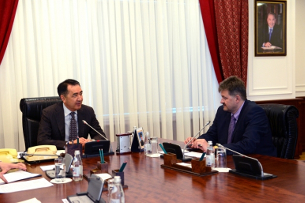 Premer Estonııanyń Elektrondy basqarý akademııasy dırektorymen kezdesti