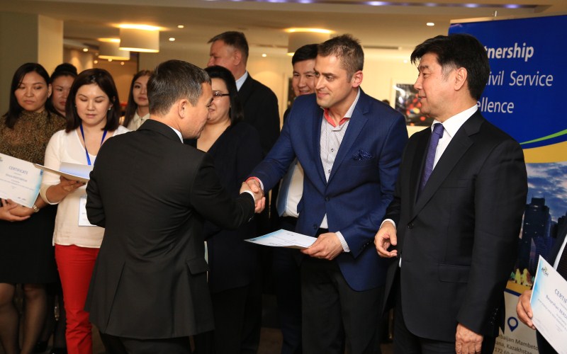 Baspasóz hatshylary jańa kommýnıkasııalyq tehnologııalardy meńgerýde