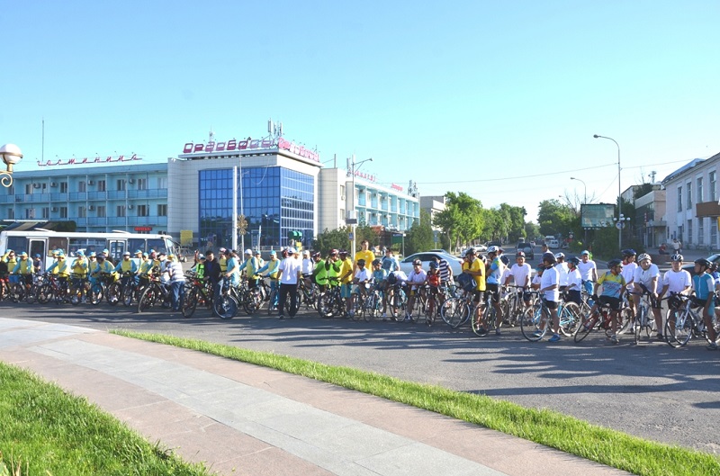 OQO-da Elbasy maqalasy aıasynda «Bılerge taǵzym» velosherýi ótti