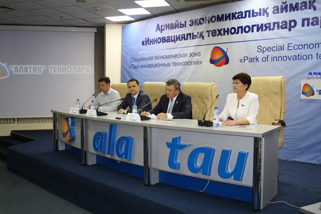 Senat depýtattary Almatyǵa jumys saparymen keldi