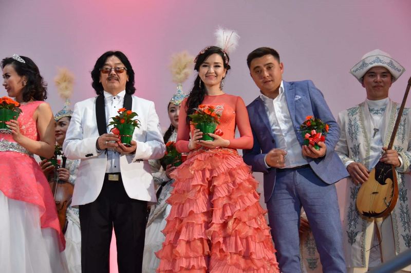 «Qazaqkonsert» Italııada óner kórsetti