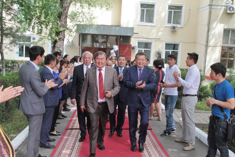 Oljas Súleımenov jastarmen kezdesti