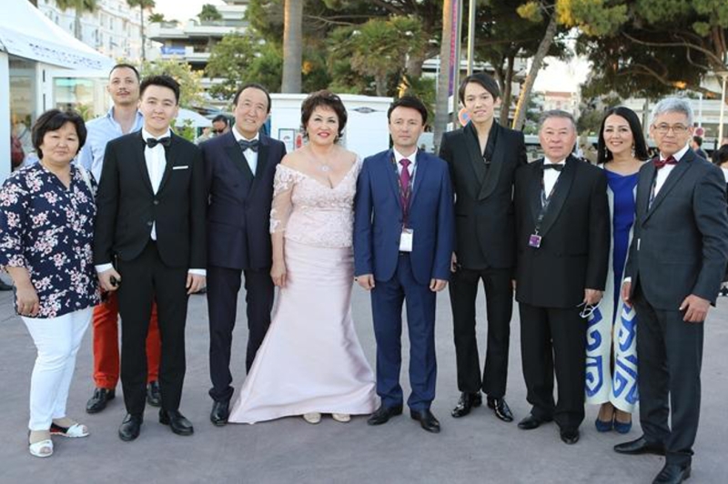 Kann kınofestıvalinde Qazaqstannyń ulttyq pavılony ashyldy