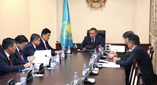 A.Myrzahmetov ormandaǵy órt qaýpine daıyndyq máselelerin talqylady