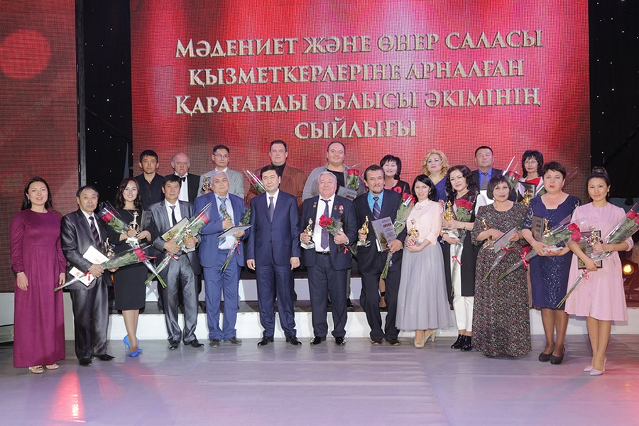 Qaraǵandyda mádenıet jáne óner salasynyń qyzmetkerleri marapattaldy