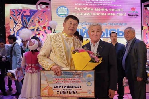 Aqtóbede respýblıkalyq aqyndar aıtysy márege jetti. Bas júlde – Tólegen Jamanovta