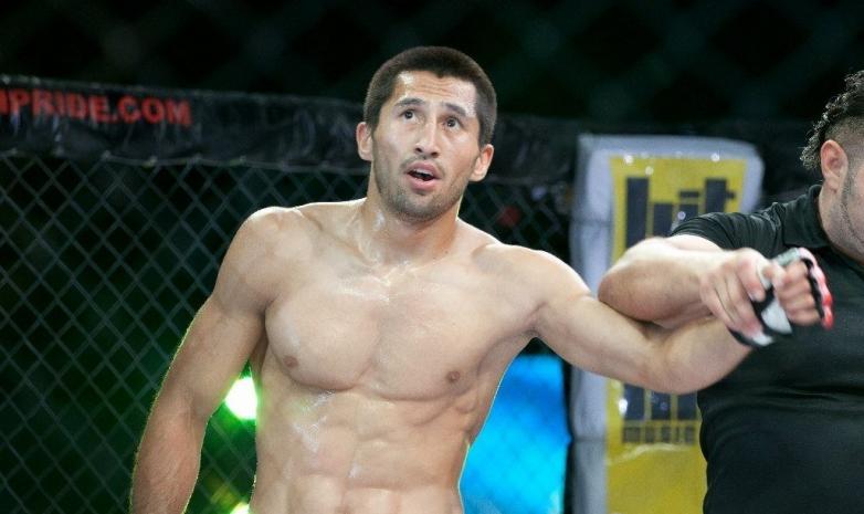 Arman Ospanov qarsylasyn 2-raýndta nokaýtqa túsirdi (vıdeo)