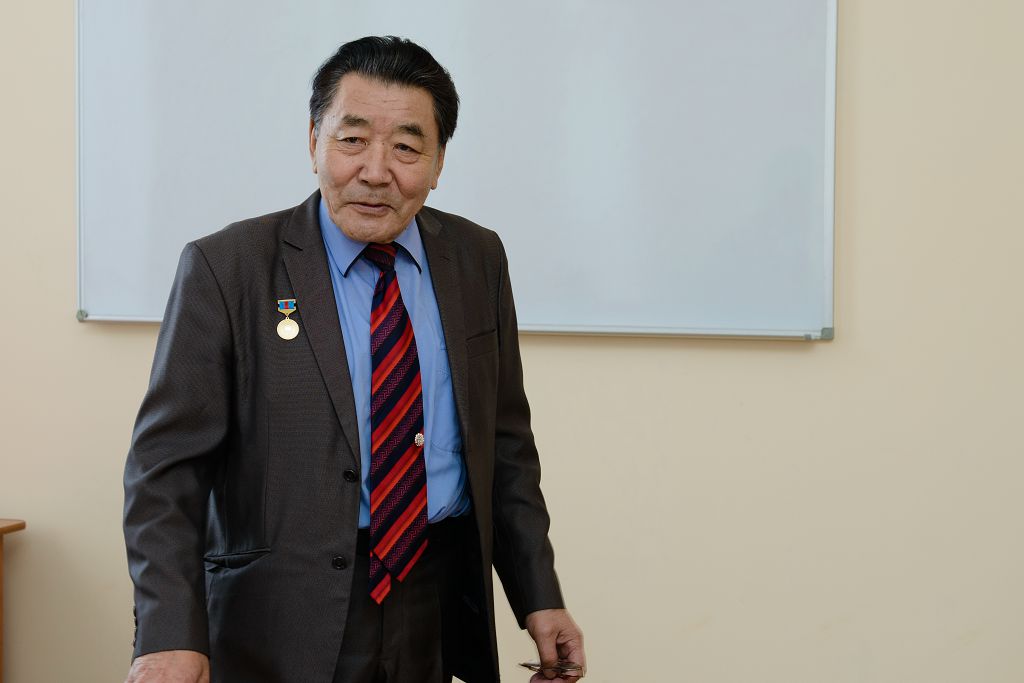 Adamdar básekelik qabiletimen aıqyndalady