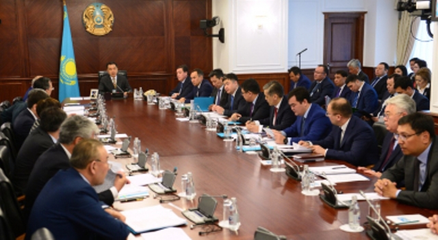 Úkimette halyqqa elektrondy qyzmet kórsetý máseleleri qaraldy