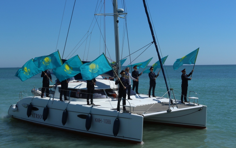 Aqtaý polıseıleri kólemdi fleshmob ótkizdi