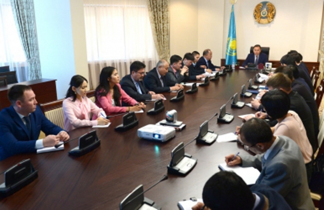 Úkimette azyq-túlik taýarlarynyń baǵasy talqylandy