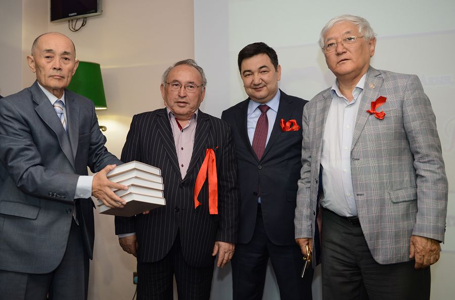 Astanada «Bostandyq jyrynyń bozjorǵasy» atty kitaptyń tusaýkeseri ótti