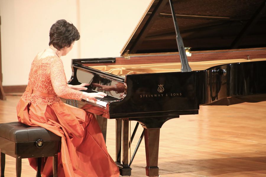 Álem tanyǵan Áýbákirova