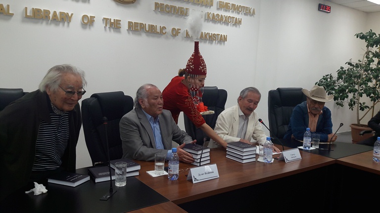 Máskeýde Dýlat Isabekovtiń tórt tomdyǵy jaryq kórdi